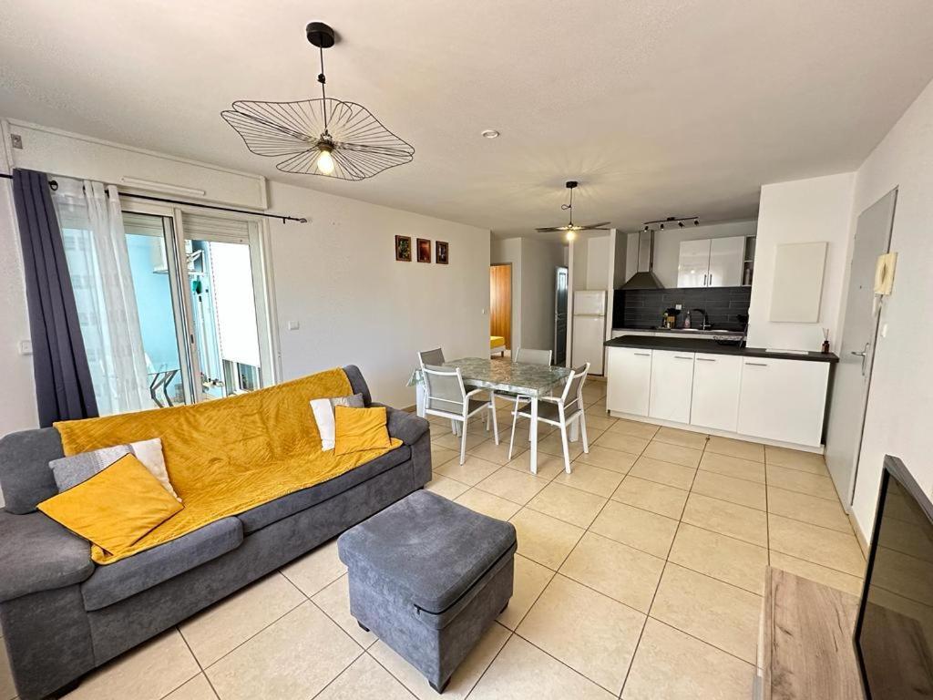 Appartement T3 Proche Aeroport Et Nordev Sainte-Clotilde Eksteriør bilde
